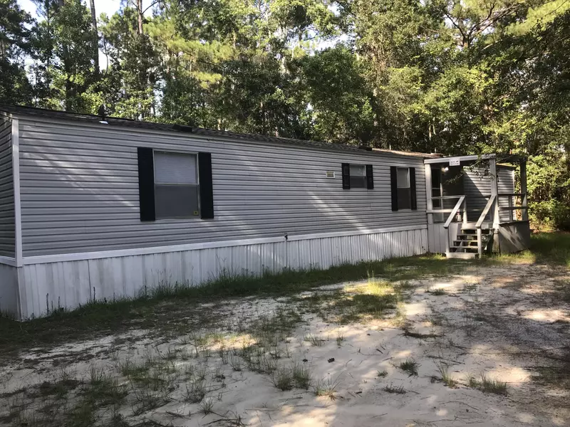 95 Lakeside Drive, Freeport, FL 32439