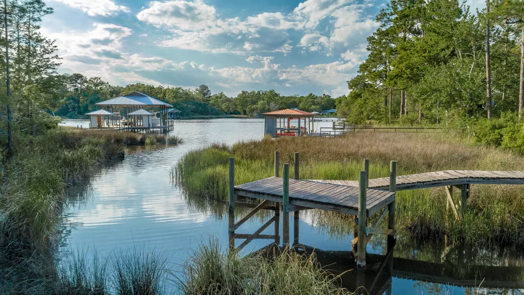 13 BAYOU Circle, Freeport, FL 32439
