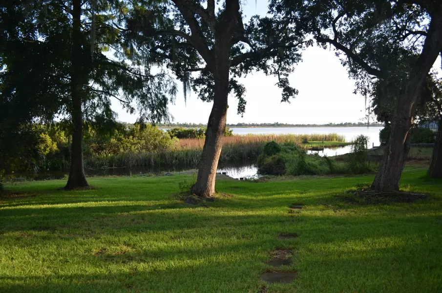 361 Pitts Bayshore Drive, Freeport, FL 32439