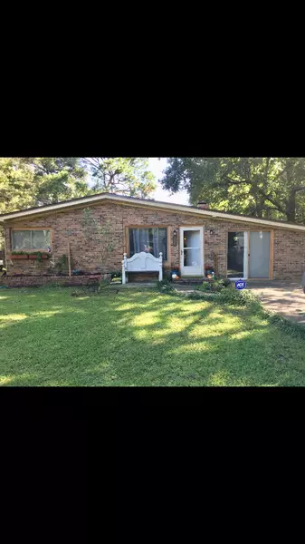 220 Edge Avenue, Valparaiso, FL 32580