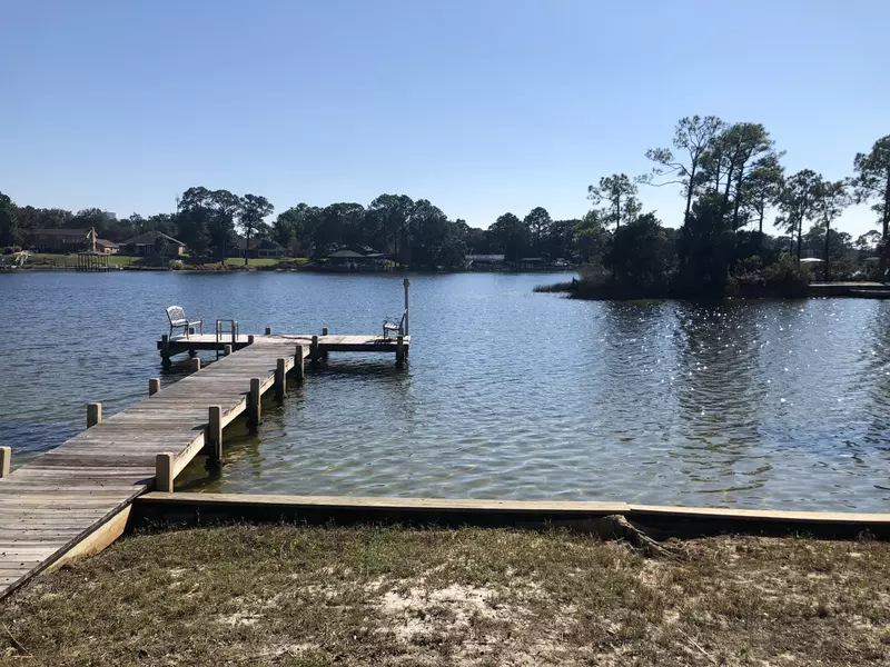 81-B Poquito Road, Shalimar, FL 32579