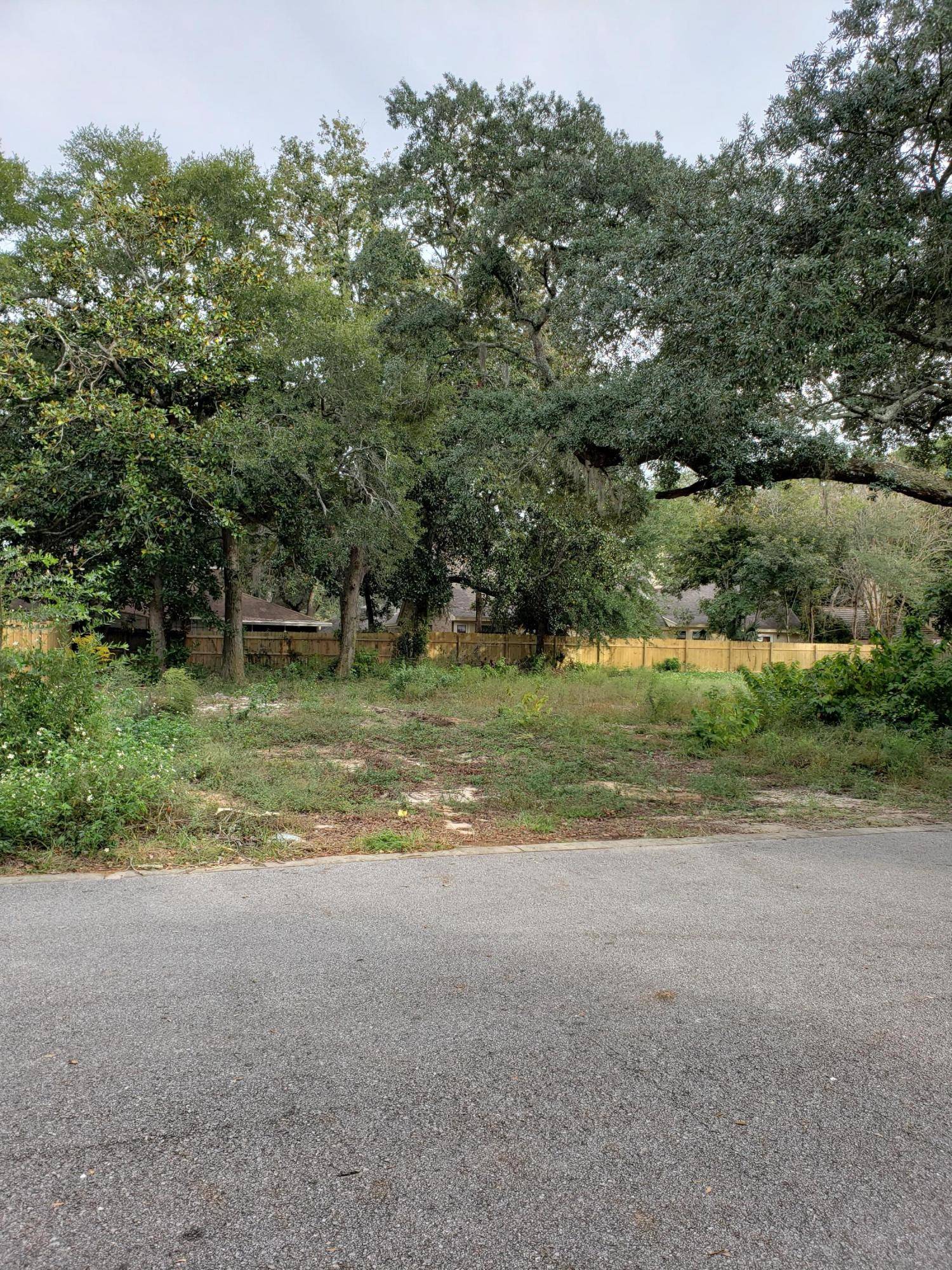 Mary Esther, FL 32569,6 Plantation Oaks Drive