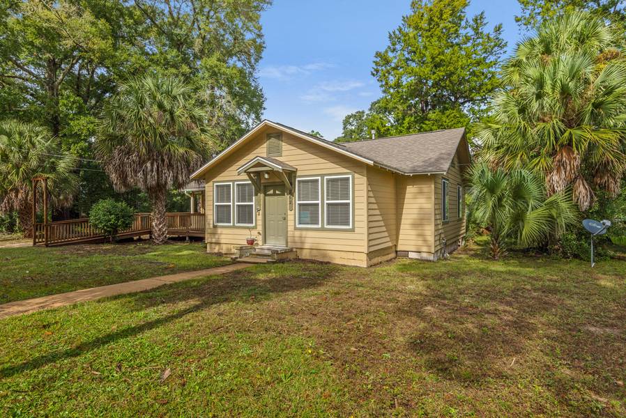 262 Magnolia Avenue, Valparaiso, FL 32580