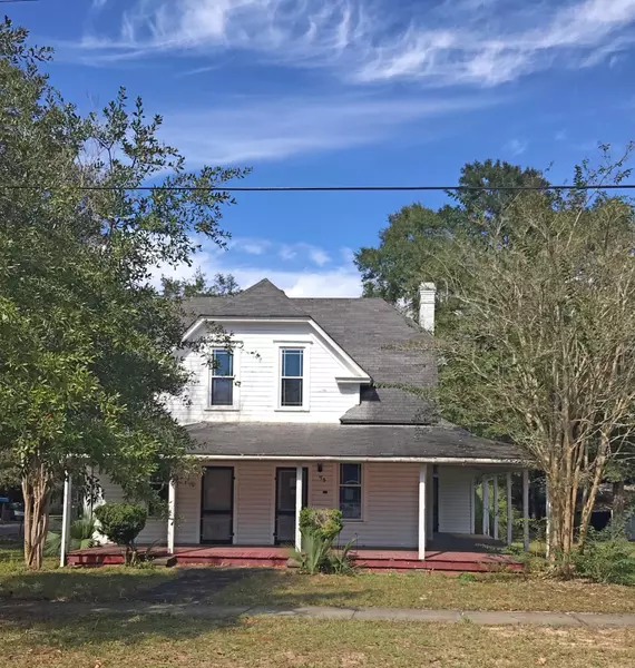 73 E Live Oak Avenue, Defuniak Springs, FL 32435