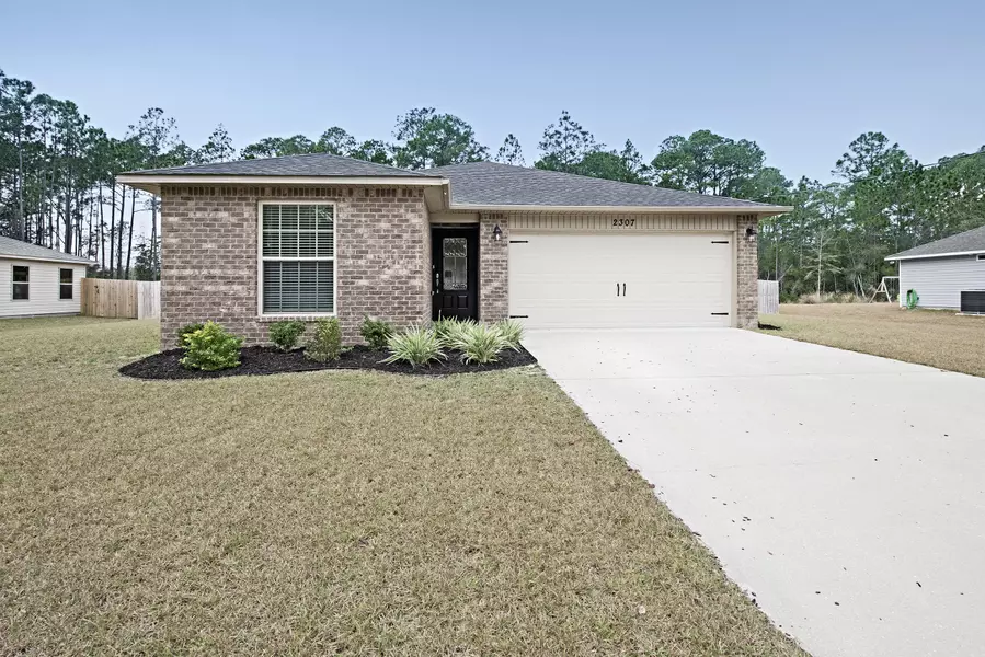 2307 Avenida De Sol, Navarre, FL 32566