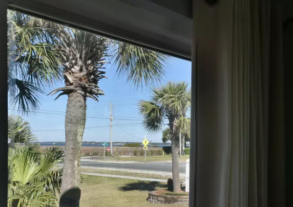 Navarre, FL 32566,8425 Gulf Boulevard  #107