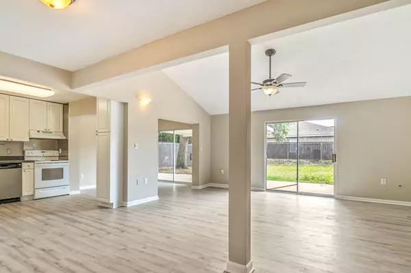 42 9Th Street, Shalimar, FL 32579