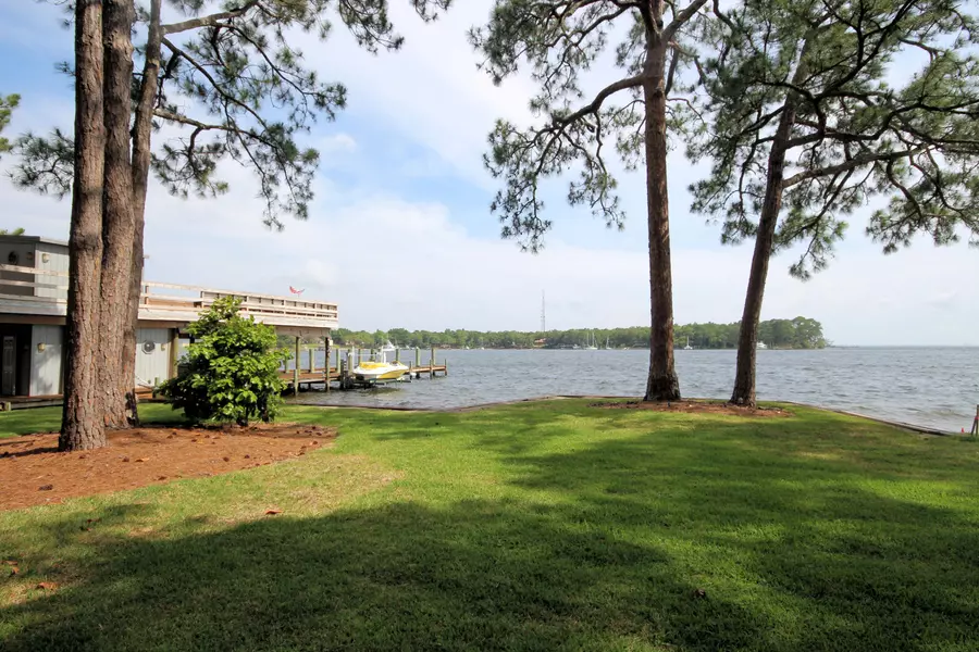 2418 Edgewater Drive, Niceville, FL 32578