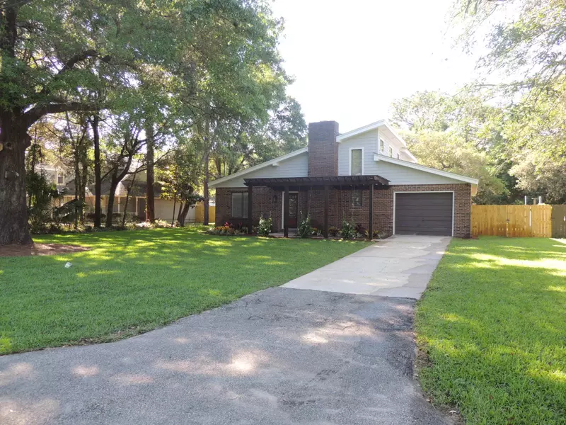 927 NE Marnan Drive, Fort Walton Beach, FL 32547