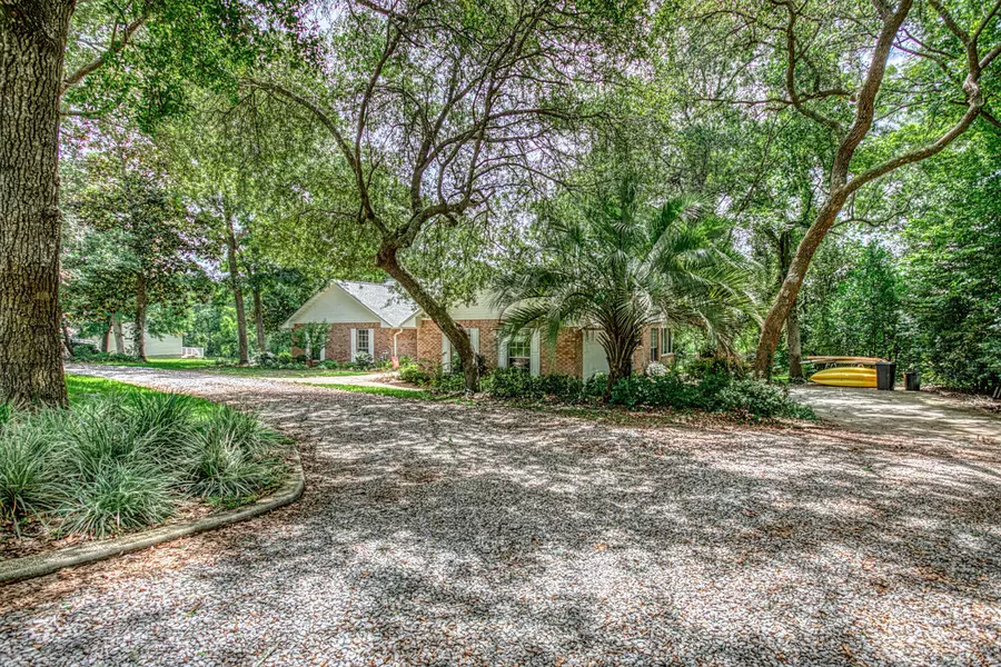 204 E Kathy Lane, Freeport, FL 32439