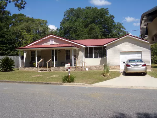 396 E Cobb Avenue, Crestview, FL 32539