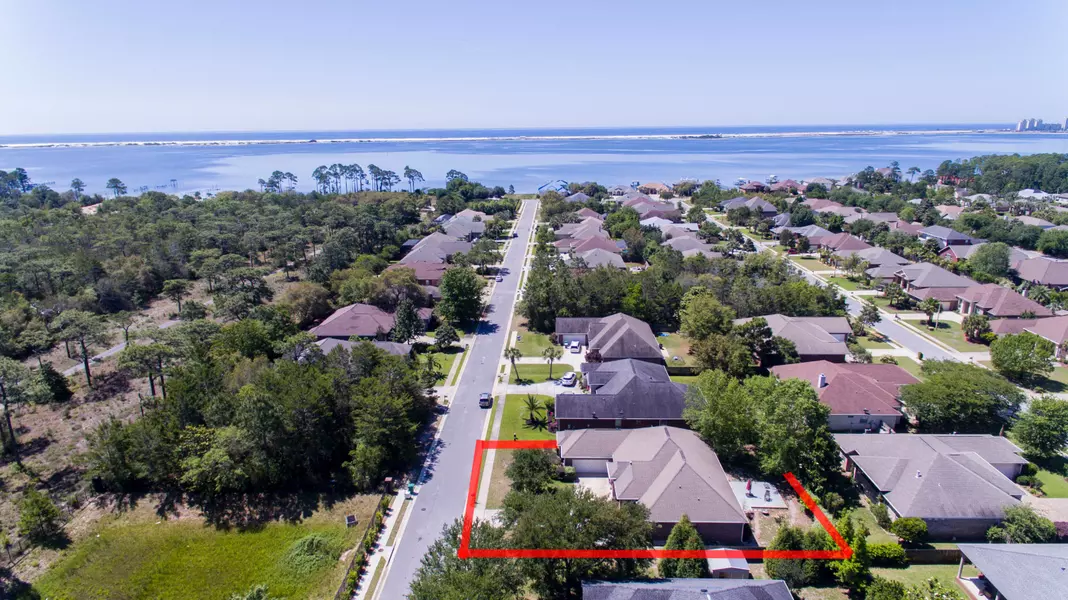 2039 Heritage Park Way, Navarre, FL 32566