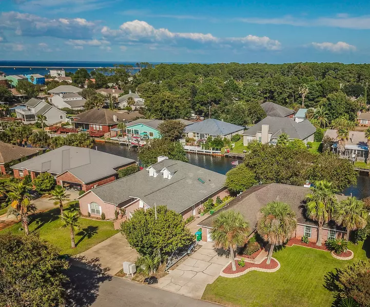 1650 Lahaina Court, Gulf Breeze, FL 32563