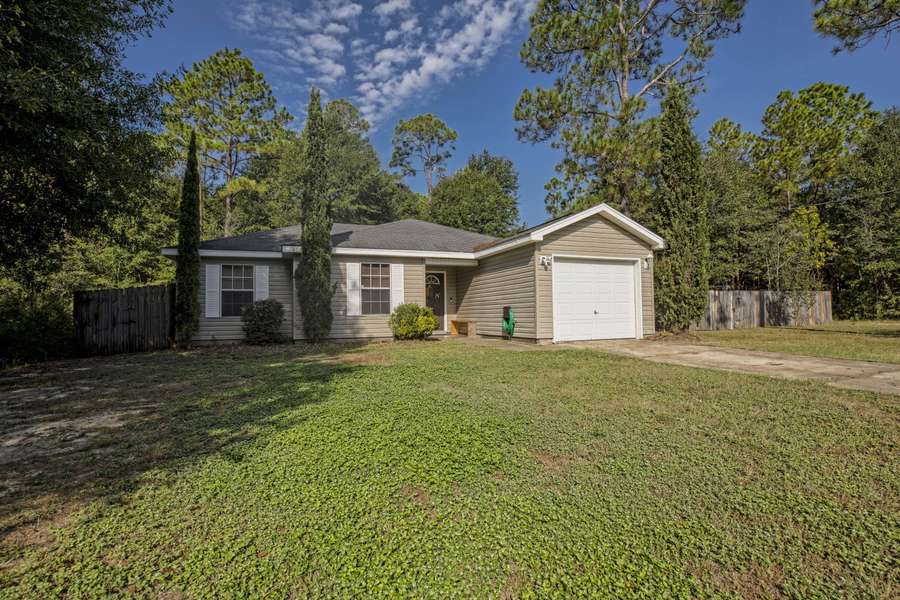 4222 Log Lake Road, Holt, FL 32564