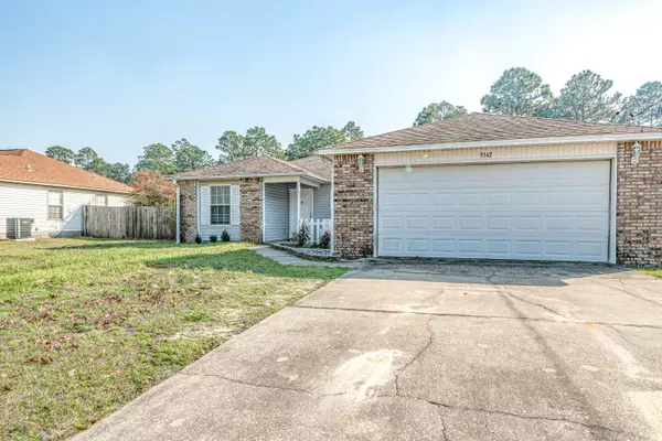 9347 E River Drive, Navarre, FL 32566