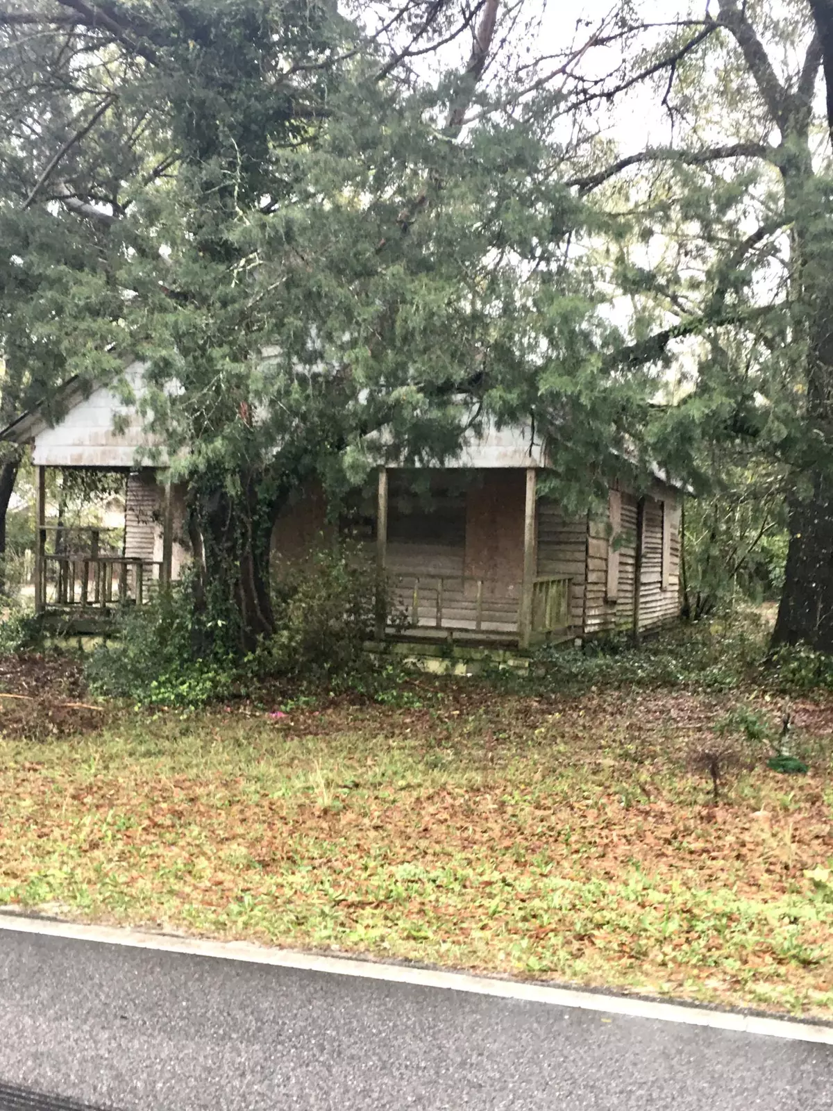 Defuniak Springs, FL 32435,00 Bay Ave.