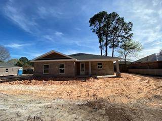 1 W Lake Circle, Mary Esther, FL 32569