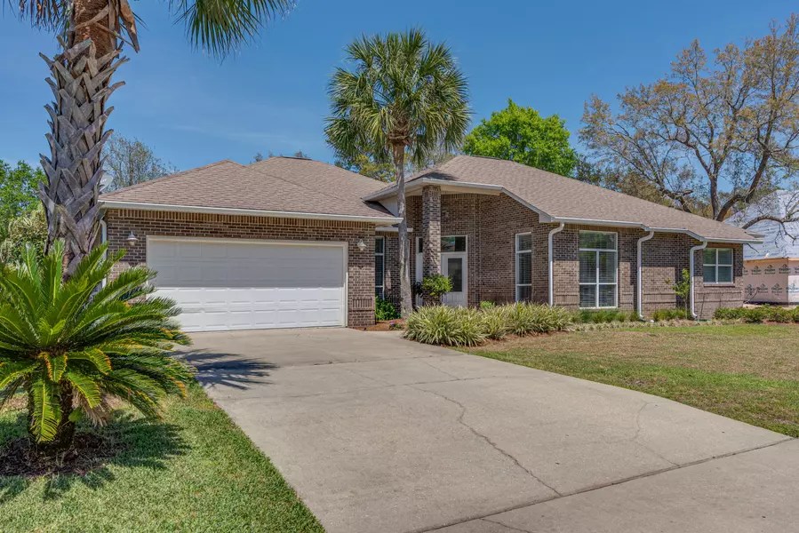 6942 Turnberry Circle, Navarre, FL 32566