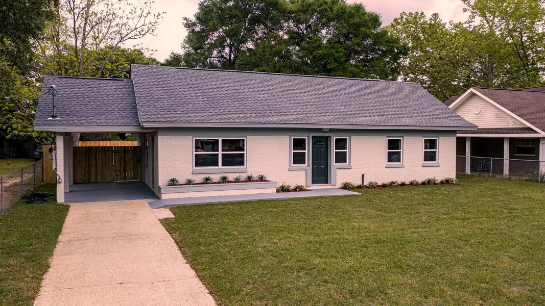 1285 Mapoles Street, Crestview, FL 32536