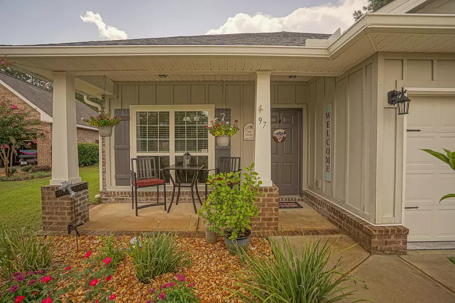 97 Dickens Drive, Freeport, FL 32439