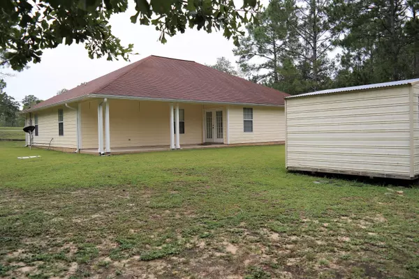 Defuniak Springs, FL 32433,191 Blueberry Bush Lane