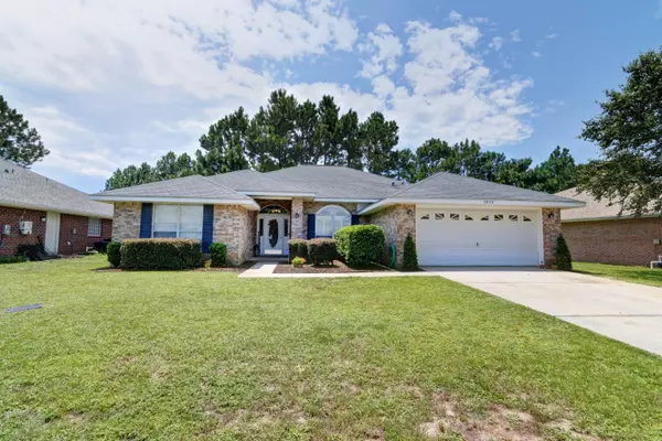 9930 Parker Lake Circle, Navarre, FL 32566