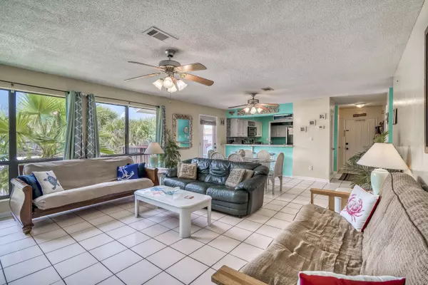 8425 Gulf Boulevard  #APT 210, Navarre, FL 32566