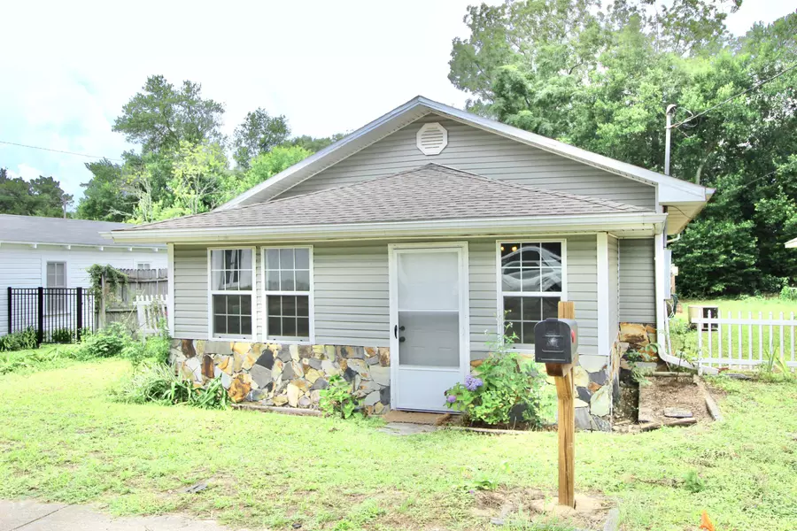 235 W Live Oak Avenue, Defuniak Springs, FL 32435