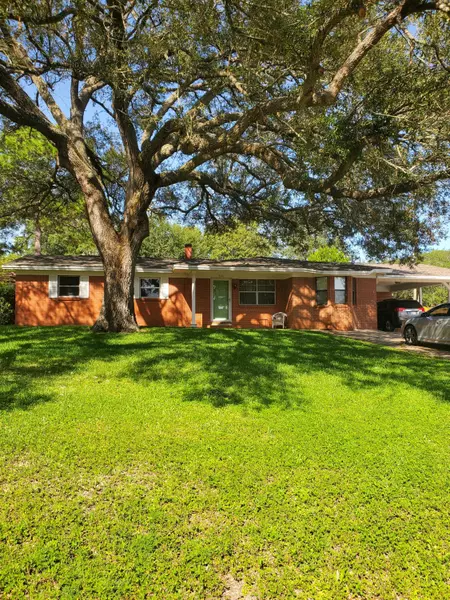 422 Lincoln Avenue, Valparaiso, FL 32580