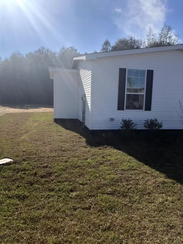 Defuniak Springs, FL 32435,998 Graysen Lane