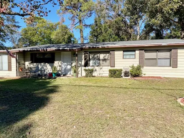 609 E Hollywood Boulevard, Mary Esther, FL 32569