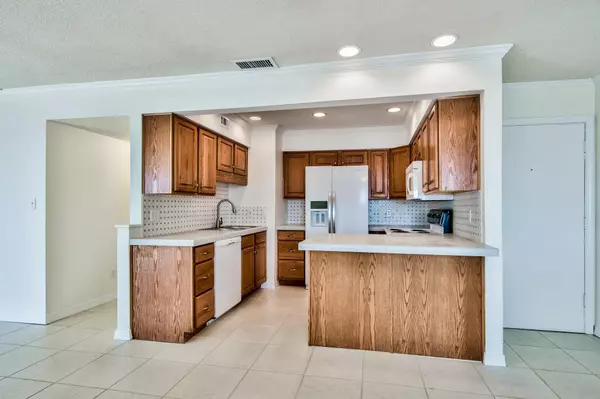 Fort Walton Beach, FL 32548,308 SW Miracle Strip Parkway #23D