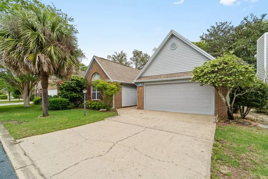 824 Fairway Lakes Drive, Niceville, FL 32578