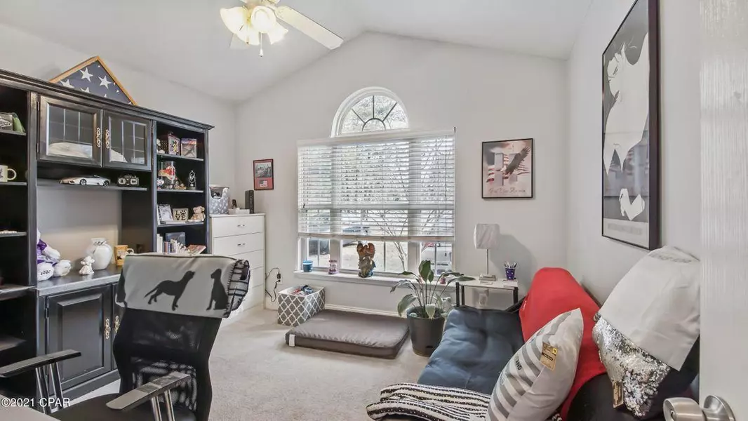 1724 Oakcrest Drive, Southport, FL 32409