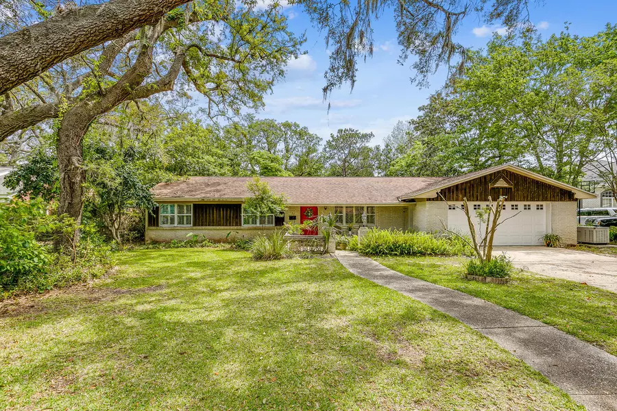 137 Highpoint Drive, Gulf Breeze, FL 32561