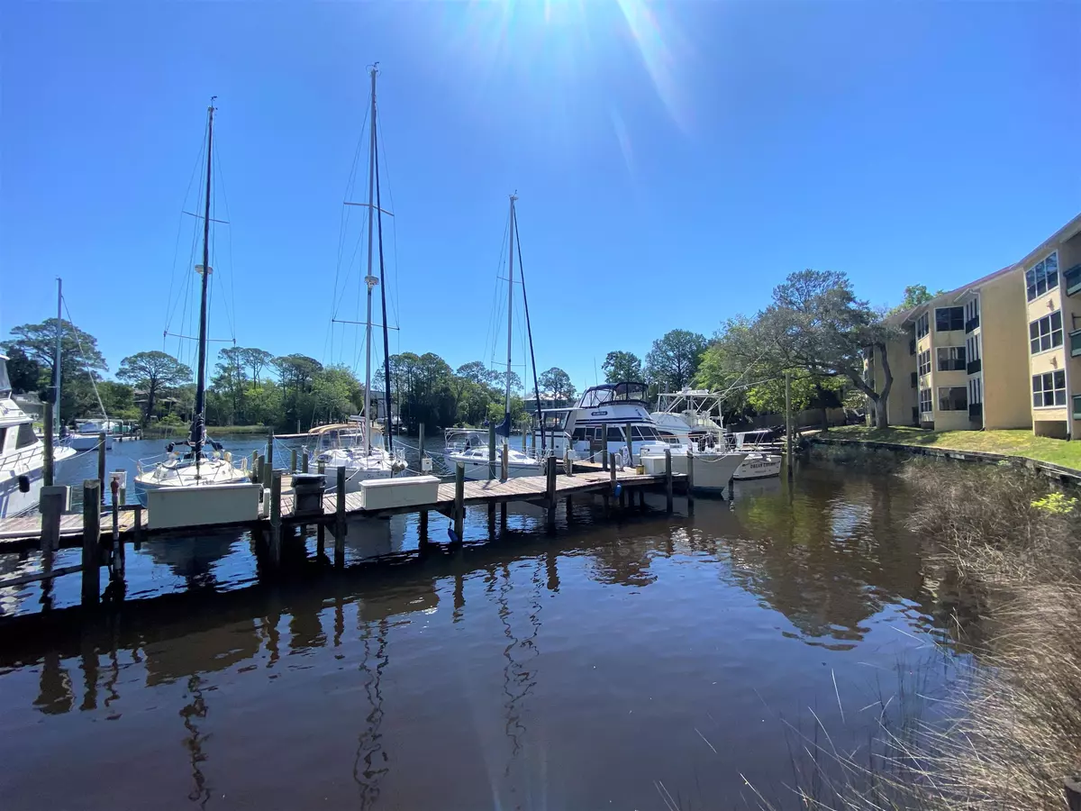 Niceville, FL 32578,300 Yacht Club Drive  #UNIT 08