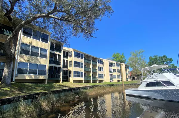 Niceville, FL 32578,300 Yacht Club Drive  #UNIT 08