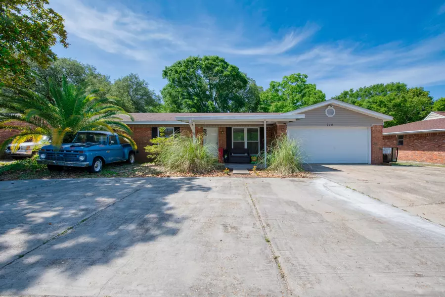 710 E Hollywood Boulevard, Mary Esther, FL 32569