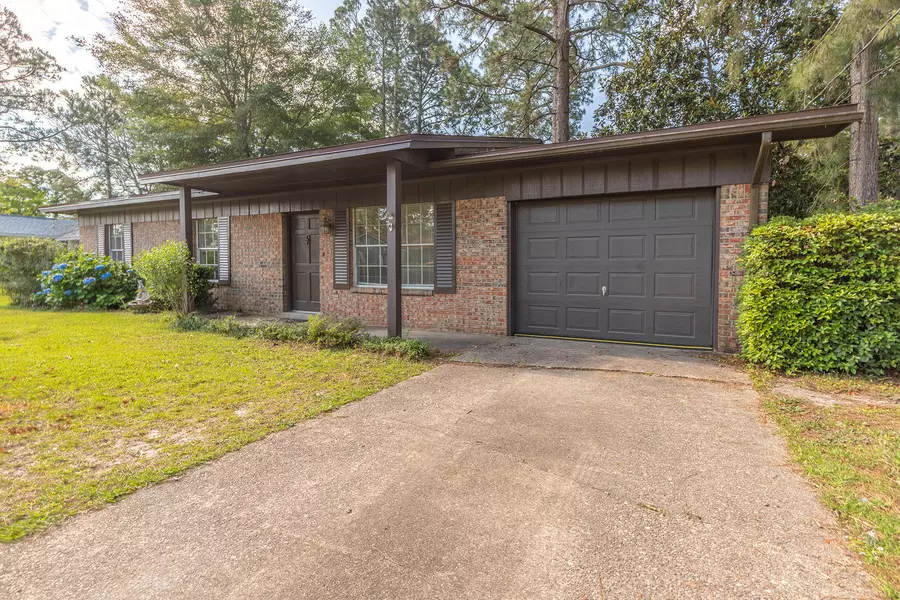 802 Meadow Lane, Fort Walton Beach, FL 32547