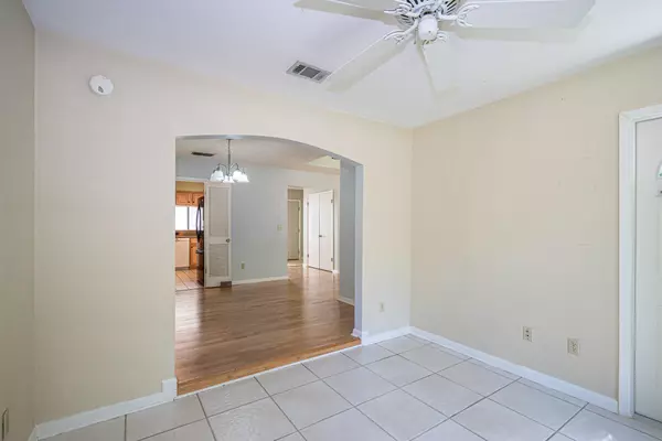 Niceville, FL 32578,800 Bay Drive  #APT 01