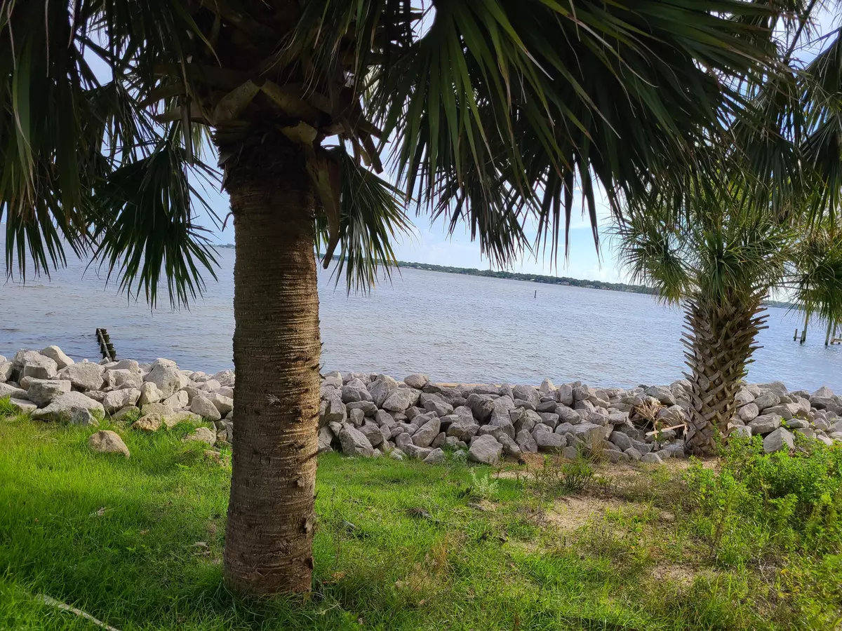 Shalimar, FL 32579,13 Bayshore Drive