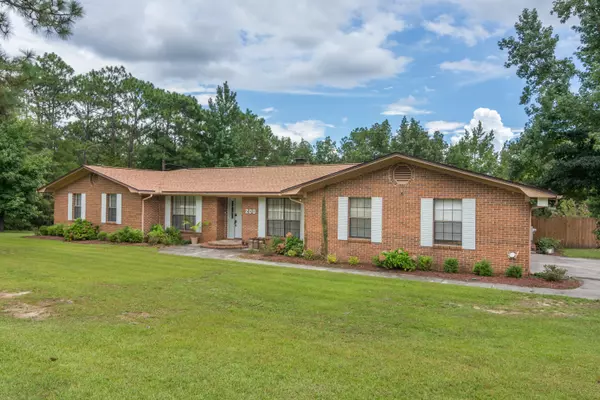 200 Ten Lake Drive, Defuniak Springs, FL 32433