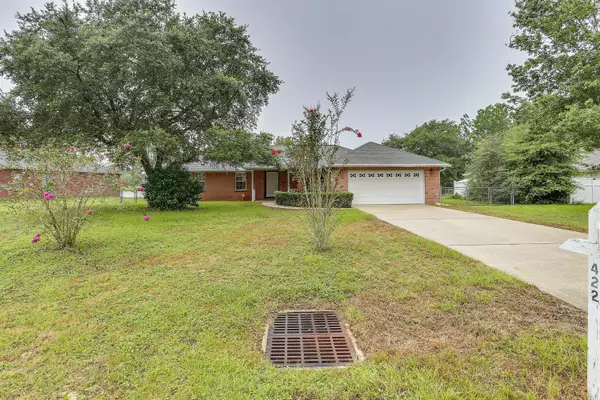 422 Shoal Lake Drive, Crestview, FL 32539