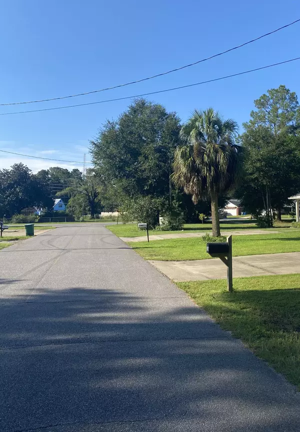 Crestview, FL 32536,.17 Acre Dixie Street