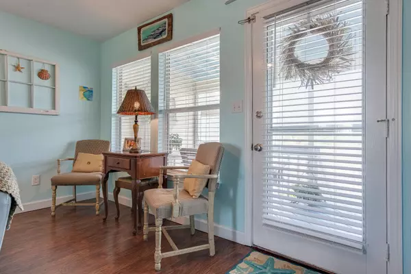 Navarre, FL 32566,7905 White Sands Boulevard  #APT 4