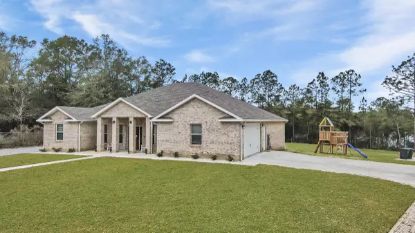 157 Lake Juniper Circle, Defuniak Springs, FL 32433