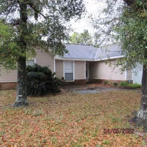 7 Holly Road, Crestview, FL 32539