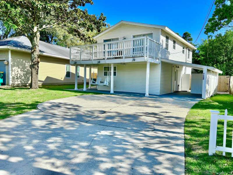 728 Kelly Street, Destin, FL 32541