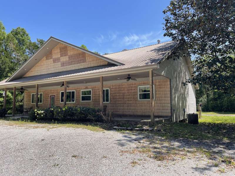 442 Hwy 90, Holt, FL 32564