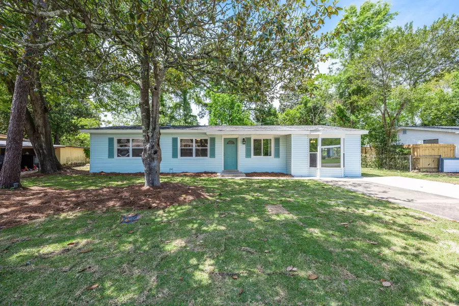 631 Stonehenge Drive, Mary Esther, FL 32569